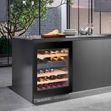 Les caves à vin sous plan de travail ont une taille adaptée pour une intégration sous votre plan de travail. Unterbau Weinkuhlschrank Uwtgb 1682 Liebherr Metall Holz Multi Temperatur
