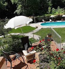 Casa con giardino in vendita, cliccate e sicuramente troverete su gohome.it, il migliore motore di ricerca per immobili, case e appartamenti su web. Case Vacanze A Sassetta Con Giardino E Piscina Pian Delle More