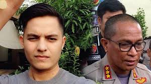 Artis biasanya menggunakan yang sifatnya up, jadi kerja tak kenal lelah~mood bagus happy ceria terus. Lagi Artis Terjerat Narkoba Pemain Sinetron Farhan Petterson Ditangkap Tribunnews Com Mobile