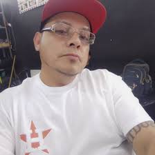 Walkin' in a Winter Wonderlawn!! 🎄❄️ Tis the season. Skylawn, our 5acre  rooftop park, will be decked out in beautifully illuminated lights and  decor. Experience 100,000's of lights, a 25ft Christmas Tree,