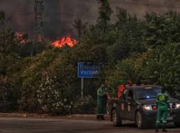 Πολύ χαμηλές ήταν οι εντάσεις των ανέμων από την ώρα που ξέσπασε η φωτιά στην βαρυμπόμπη αλλά και τις πρώτες ώρες που έκαιγε. Pd8aedxissflpm