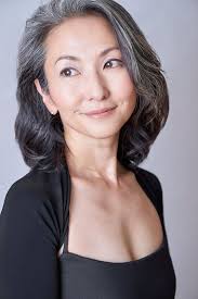 日本人 アジアンの白髪スタイル asian gray hair beauty 白髪美人をめざせ 40代からの白髪 生活 髪染めストレスから解放されました 一緒に楽しい白髪 グレイヘア 生活しませんか グレー ヘアスタイル グレイヘア 白髪 ヘアスタイル