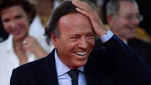 Julio Iglesias, protagonista de un sonado y romántico regreso a la red