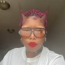 Scarlett Newman's Instagram, Twitter & Facebook