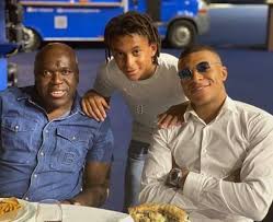 Cũng như người anh trai kylian mbappe, ethan sở hữu tốc độ cùng kỹ thuật rất ấn tượng. Ethan Mbappe Meet Younger Brother Of Kylian Mbappe Vergewiki
