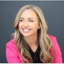 Danielle Meade's Instagram, Twitter & Facebook