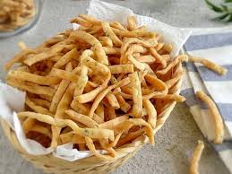 Salah satunya adalah dengan resep cemilan mie atau memanfaatkan mie instan. Resep Kue Bawang Gurih Dan Cocok Buat Camilan Di Rumah Kumparan Com