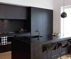 A Matte Black Kitchen Makes A Bold Statement In This Auckland Villa 1000 Black Kitchen Decor Luxury Kitchen Design Interior Design Kitchen