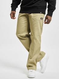 It is made with cotton, wool, or combinations of these fibres, as well as with blends of synthetic fibres. Dickies Herren Chino Funkley In Khaki 824831