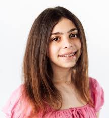 Eloise Kaplan's Instagram, Twitter & Facebook