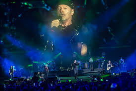 The song was produced by alan taylor and written by vasco rossi himself, although its lyrics are officially credited to both rossi and taylor. Vasco Rossi Live Kom 2019 Livedesignonline