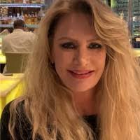 Kari Bishop's Instagram, Twitter & Facebook