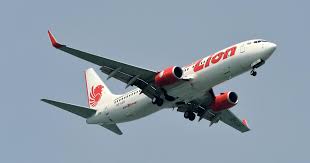 Pesawat itu dibeli dari industri raksasa asal amerika dari info yang beredar, ada kapal tug boat as jaya 11 yang melihat pesawat lion air 610 jatuh ke laut. Lion Air Crash Flight Jt 610 From Jakarta To Sumatra Crashes Into The Java Sea Lost Contact With Boeing 737 Max 8 Plane 13 Minutes After Takeoff Cbs News