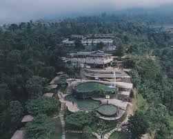 Sebuah Kolam Mata Air Alami Yang Berada Di Atas Bukit Di Gunung Ungaran Jawa Tengah Umbul Sidomukti Sangat Bagus Karena Kolamnya Ter Semarang Pemandangan Alam