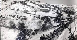 De Fort National A Larbaa Nath Irathen Une Histoire De La Ville Le Regiment Du 1er Zouave De Fort National Nationale Guerre D Algerie Regiment