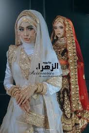 Dan sekarang, kebaya menjadi lebih fashionable. Perlengkapan Pengantin India Photos Facebook