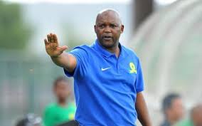 #jomocosmos chairman said if #kaizerchiefs can be given the trophy mosimane will complain. Pitso Billiat Bag Top Premiership Awards The Chronicle