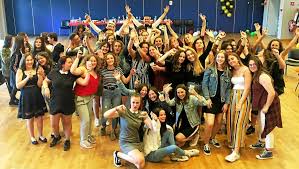 Pour le téléfilm de ernest r. Le Telegramme Lanmeur Quatre Vents Bal De Fin D Annee Pour Les Troisiemes