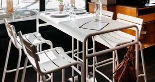 Vendu et expedié par bois dessus bois dessous. Luxembourg High Table Metal Table Outdoor Furniture
