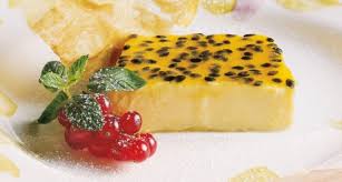 Il frutto della passione � il frutto di una pianta rampicante tropicale, la passiflora, appartenente alla famiglia delle passifloracee, coltivata per lo pi� a il frutto della passione presenta due differenti variet�: Semifreddo Al Frutto Della Passione La Ricetta Quotidiano Di Ragusa