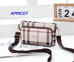 Pada tas wanita murah berkualitas ini, anda memiliki tidak kurang sekali merek yang dapat anda pertimbangkan. Thomas Collection Tas Selempang Wanita Mini Import Terbaru Sling Bag Fashion Kulit Murah Dv4104bbr Semi Premium