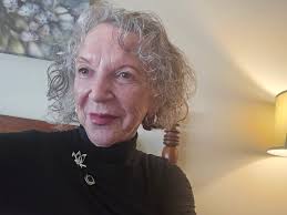 Can a lion wear leo lapel pin? And vice versa?