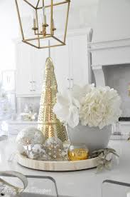 Sep 24, 2020 · take the extra time to peruse the following gallery of vintage kitchen design and decor ideas to get a good idea of how to merge classic kitchen design with modern sensibilities. Bright White Christmas Kitchen Decor Gold Designs