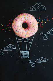 Pink Glazed Donut With Chalk Drawing Of Hot Air Balloon Creative Concept Low Key Food Photo Imagens De Lanches Ideias De Fotos Para Instagram Arte Comestivel