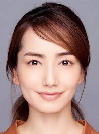 驚くほど小顔になれる 立体感を出す最新メイクテクニック 美的 com アイメイク ナチュラル 変身メイク 美髪