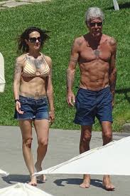 Anthony bourdain wasn't like most celebrity chefs and food personalities, with their neat and tidy studio bourdain made the switch to cnn in 2013 to head up anthony bourdain: Anthony Bourdain And Asia Argento Are Ripped Page Six Entrenamiento De Yoga Entrenamiento Gluteos Fotos Fitness
