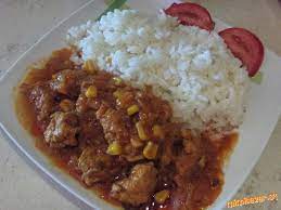 Bravčové pliecko narežeme na plátky, osolíme, okoreníme, pridáme bylinky, sprudka opečieme na grile a vložíme. Masko Na Stave S Kukuricou Mimibazar Sk