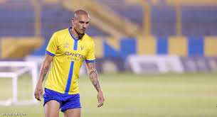Maicon‏) ولد في 26 تموز / يوليو، 1981 في مدينة كريسيوما البرازيلية، وهو لاعب كرة قدم برازيلي يلعب لنادي افاي البرازيلي، مايكون يلعب في مركز الظهير الأيمن مع إمكانية اللعب في الجهة اليسرى والأجنحة. Ù…Ø§ÙŠÙƒÙˆÙ† ÙŠØºØ§Ø¯Ø± Ø¥Ù„Ù‰ Ø¨Ù„Ø§Ø¯Ù‡ ØµØ­ÙŠÙØ© Ø§Ù„Ø±ÙŠØ§Ø¶ÙŠØ©