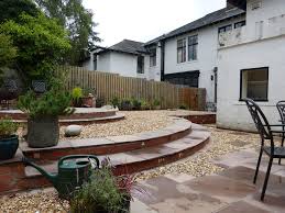 Making Use Of An L Shaped Garden Curved Steps Up On To The Patio Garden Glasgow West End Www Annemacfiegardendesign Co Uk Patio Outdoor Decor Steps