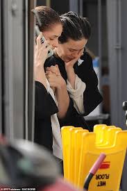 Now, you have sarah paulson and amanda peet mauling each other on the red carpet. Sarah Paulson Comforts Amanda Peet As Actress In Distress Amid Phone Call In Beverly Hills Daily Mail Online