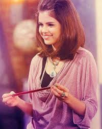Selena Gomez As Alex Russo From Wizards Of Waverly Place Selena Gomez Hair Selena Gomez Selena Gomez Cute