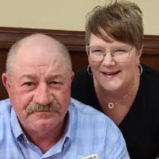 Does anyone know who directed '"SING" in 1972; 1973; 1974 and 1975?