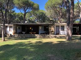 Castiglione della pescaia si trova nel cuore della maremma toscana ed è una nota meta balneare grazie al suo splendido mare e alle sue meravigliose spiagge.per visitare questa bella cittadina, la cosa migliore è prenotare una casa in affitto.sono disponibili sia singoli appartamenti che intere case vacanza, magari ideali per chi viaggia con animali o bambini. Soluzione Indipendente Castiglione Della Pescaia Affitto 30 000 Cambiocasa It