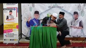 Ustaz Zacky Mirza Ambruk Saat Ceramah Terus Ucapkan Kalimat Tahlil