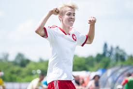 He is 17 years old from poland and playing for wisła kraków in the poland ekstraklasa (1). Scouting Polska A Twitteren 16 Year Old Aleksander Buksa Made His Professional Debut Today For Wislakrakowsa He Was Brought Into The Match In The 86th Minute Against Plock He Is Currently A
