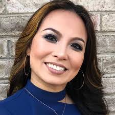 Lindsey Hodge's Instagram, Twitter & Facebook