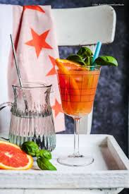 Blutorangen Basilikum Mocktail Ein Spritziger Cocktail Fur Deine Alkoholfreie Zeit Gourmetguerilla S Foxy Food In 2020 Alkoholfrei Blutorange Alkohol