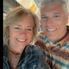 Blue Earth high school graduates sing with choir