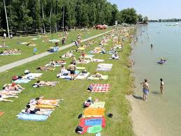 Ja som po rokoch navštívila zlaté piesky a aj keď sa tu na pohľad nič veľké nezmenilo, pribudli drobnosti, ktoré tam chýbali a dotvorili to správne pohodlie pri jazerách vo väčších mestách. Nemusite Cestovat K Moru Pekne Plaze Najdete Aj Na Slovensku Dromedar Sk