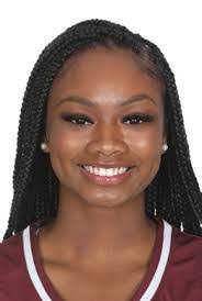 Renee Renz's Instagram, Twitter & Facebook