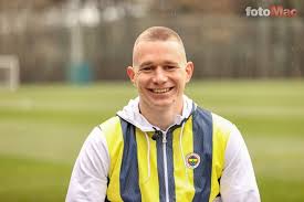 Fenerbahce's football team announced on its official page that attila szalai transferred from apollon limassol of cyprus. Fenerbahce Nin 500 Bin Euro Luk Kahramani Attila Szalai Den Fotomac