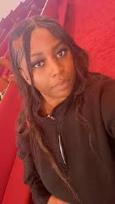 Essie Carr's Instagram, Twitter & Facebook