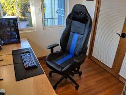 The wide seat and tall back provide support to the shoulders and head, and the armrests, tilt and seat height adjust for easy customization to personal preferences. Corsair T2 Road Warrior Gaming Chair Review Ign