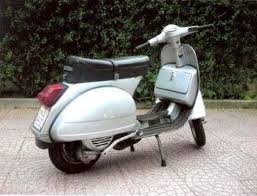 Perayaan tersebut di warnai dengan skema warna eksklusif, dimana didasarkan dengan warna baru yaitu azurro 70, juga dengan personalisasi pelana cokelat tua dengan warna jahitan krem dan lambang vespa px150 settantesimo. Jangan Tanya Lampu Sein Pada Vespa Klasik Tahun 80 An Ke Bawah Otosia Com