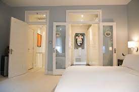 You must have a good walk in closet, so master bedroom designs with walk in closets must come easy after you take a look at our suggestion list. Pin On Bedroom