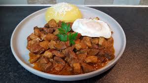 Mod de preparare tochitura de porc cu carnati. TochiturÄƒ De Porc Youtube